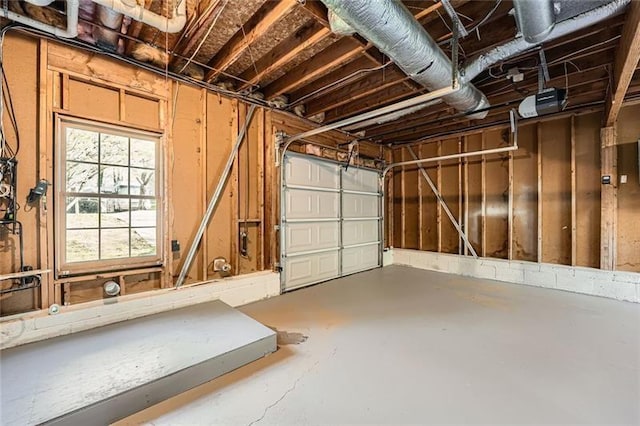 840 Wells Cir SE, Smyrna, GA 30080 - garage featuring a garage door opener