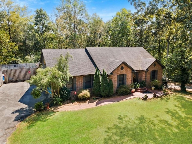 view of front of house with a front lawn