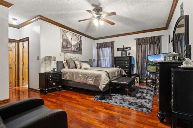 bedroom featuring a textured ceiling, wood-type flooring, and ceiling fan