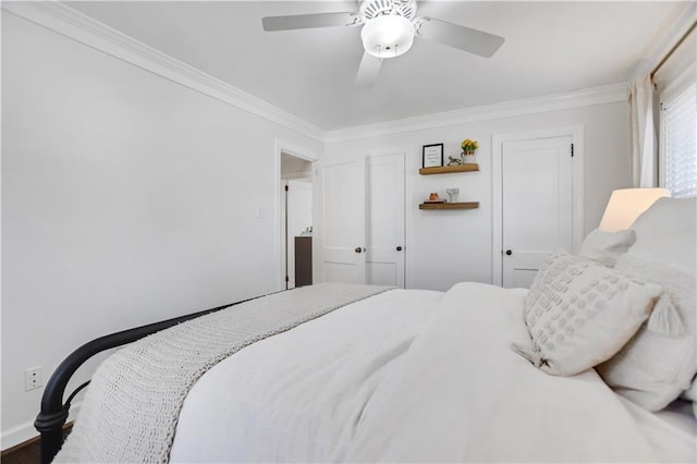 bedroom featuring ceiling fan, ornamental molding, and a closet