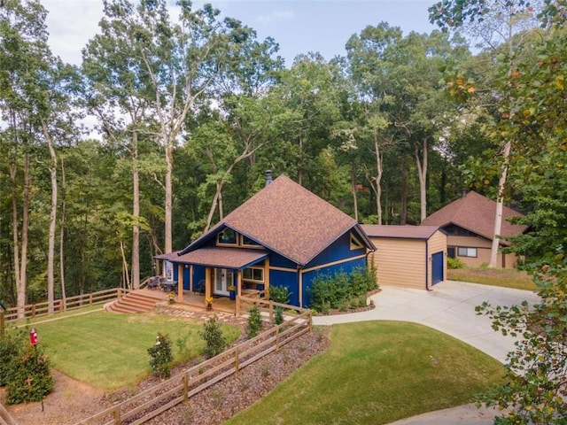 view of front facade featuring a garage, a porch, and a front yard