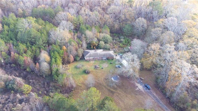 birds eye view of property featuring a wooded view