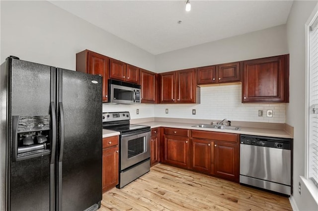 1122 Cotton Gin Dr, Woodstock, GA 30188 - kitchen with stainless steel appliances, a sink, light wood-type flooring, and light countertops