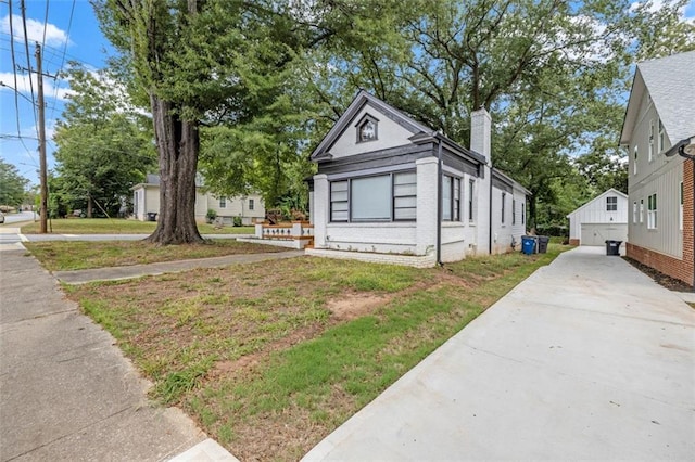 view of front of house featuring a front yard