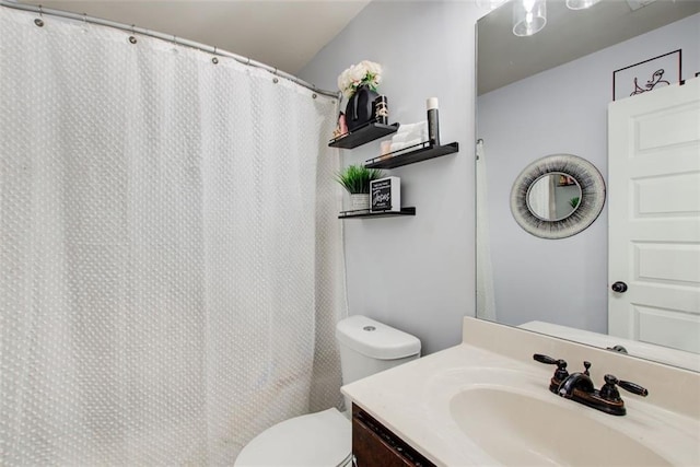 full bath featuring toilet, vanity, and a shower with shower curtain