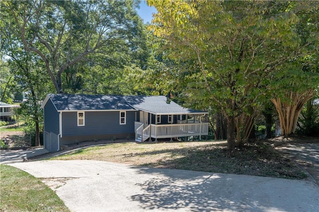 view of front of property featuring covered porch