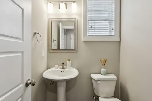 bathroom featuring toilet