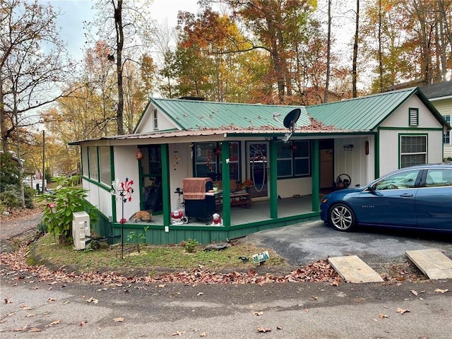 view of front of house with covered porch