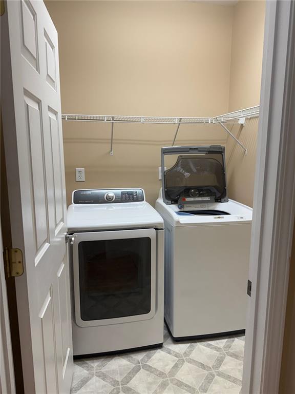 1919 Barrett Knoll Cir NW, Kennesaw, GA 30152 - laundry area with separate washer and dryer