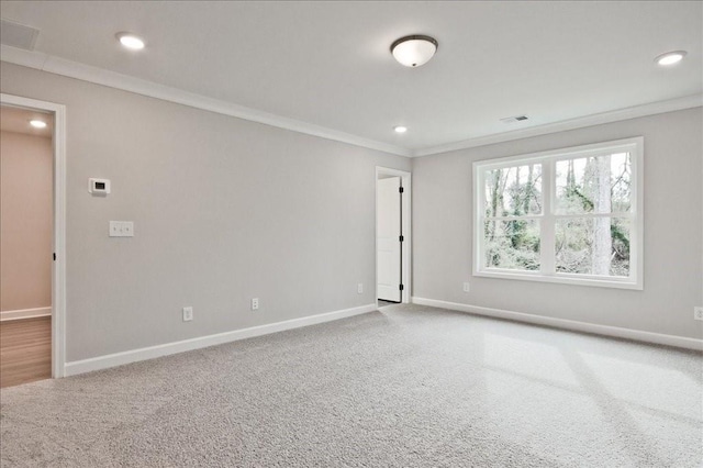 unfurnished room featuring recessed lighting, visible vents, baseboards, and crown molding