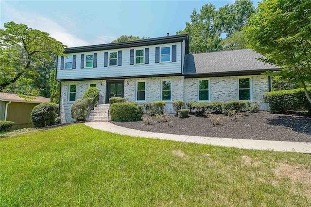 view of front of home featuring a front yard