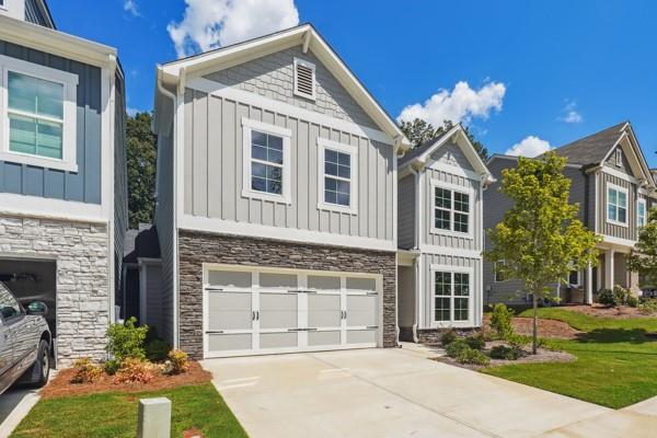 view of front of home featuring a garage