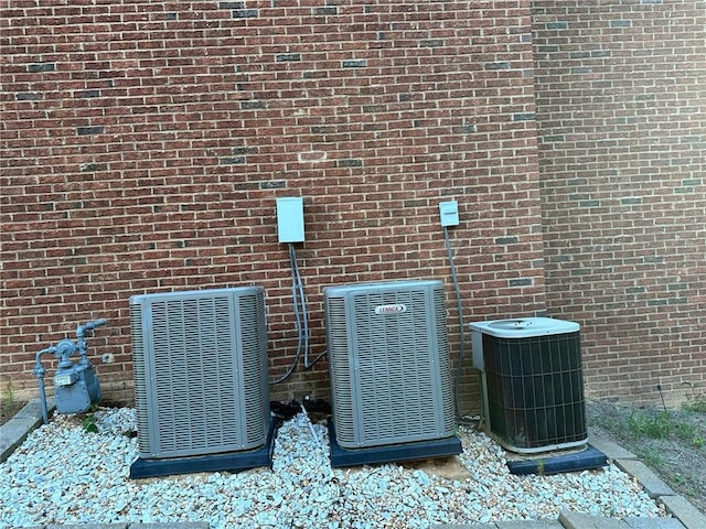 exterior details with central AC