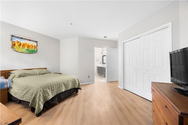 472 Sherman Way, Decatur, GA 30033 - bedroom with light wood-style flooring, a closet, baseboards, and ensuite bath