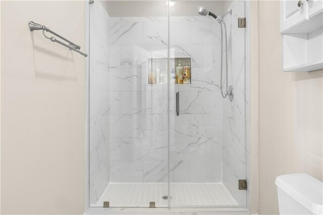 472 Sherman Way, Decatur, GA 30033 - bathroom with toilet and a marble finish shower
