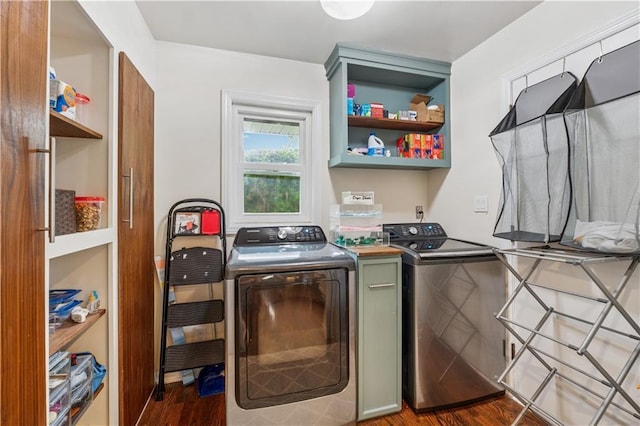2900 Townley Cir, Atlanta, GA 30340 - laundry area with washing machine and clothes dryer and dark wood finished floors