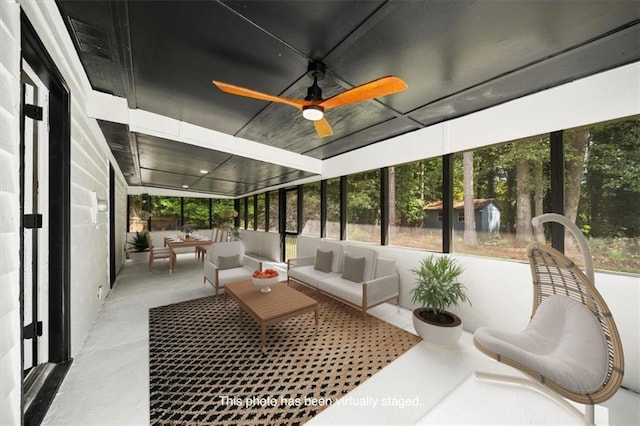 sunroom / solarium featuring a ceiling fan