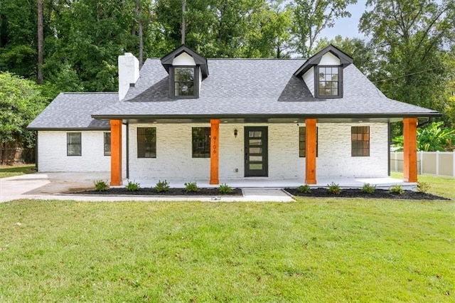 view of front of home featuring a chimney, a porch, roof with shingles, fence, and a front lawn