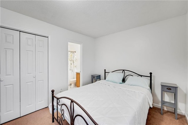 33 Middlebrook Dr, Cartersville, GA 30120 - bedroom with carpet floors, a closet, baseboards, a textured ceiling, and ensuite bath