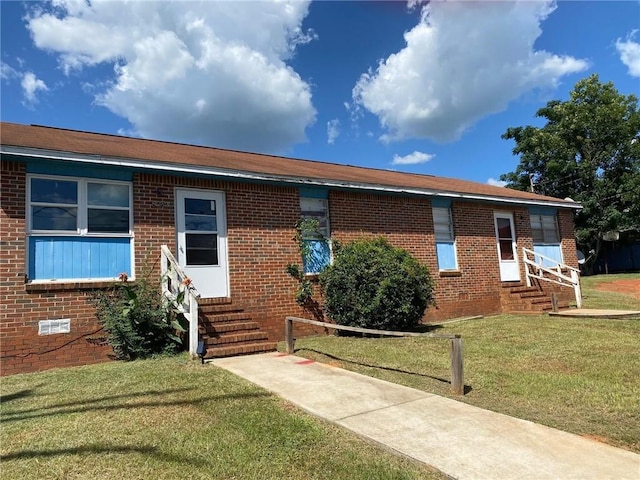 245 Horton Dr, Americus, GA 31719 - ranch-style house with entry steps, brick siding, and a front yard