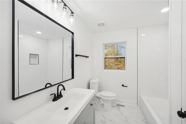 bathroom with vanity and tiled shower / bath