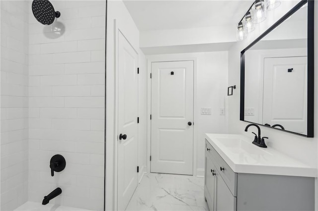 unfurnished room featuring hardwood / wood-style flooring and ceiling fan