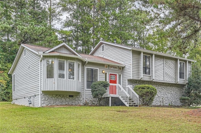 view of front of home with a front lawn