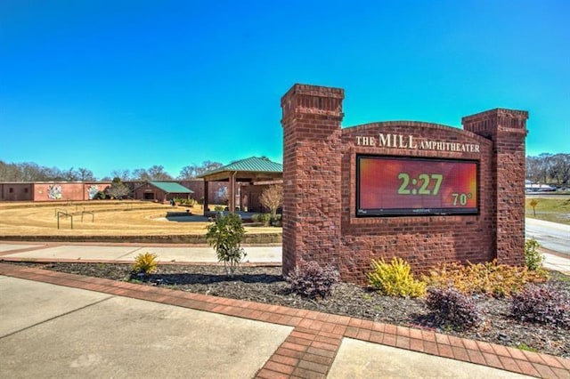 view of community / neighborhood sign