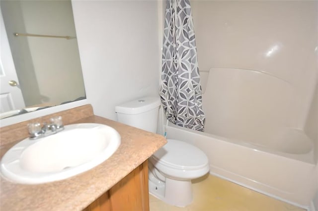 2172 Cold Springs Cir, Lithonia, GA 30058 - bathroom featuring shower / tub combo and vanity