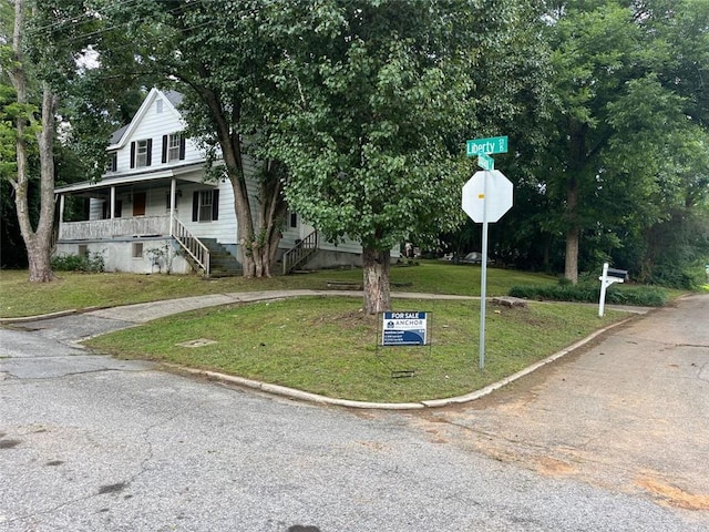 15 Liberty St, Gainesville, GA 30501 - view of front of house with a front yard and a porch