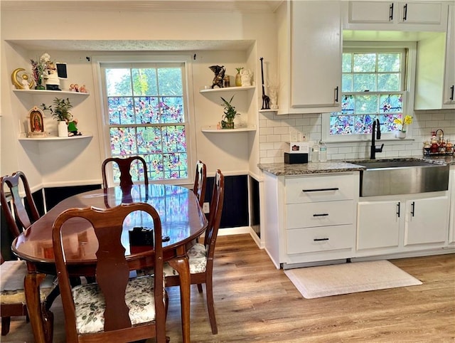 5347 Ocarol Ct, Stone Mountain, GA 30088 - dining area featuring light wood-style flooring, crown molding, and plenty of natural light