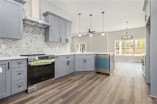 unfurnished room featuring baseboards and dark wood-type flooring