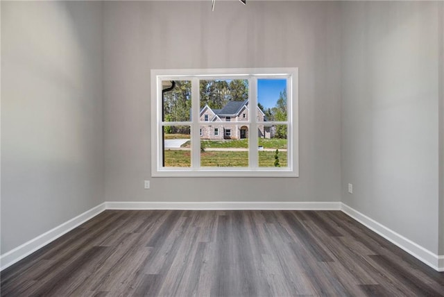 unfurnished bedroom featuring baseboards, a barn door, a tray ceiling, and carpet