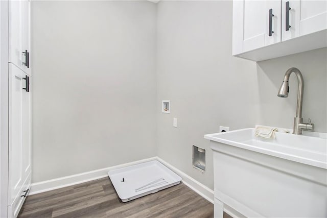 unfurnished bedroom with a raised ceiling, carpet, and baseboards