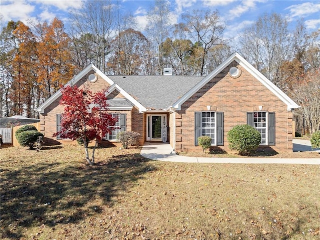 view of front of property featuring a front yard