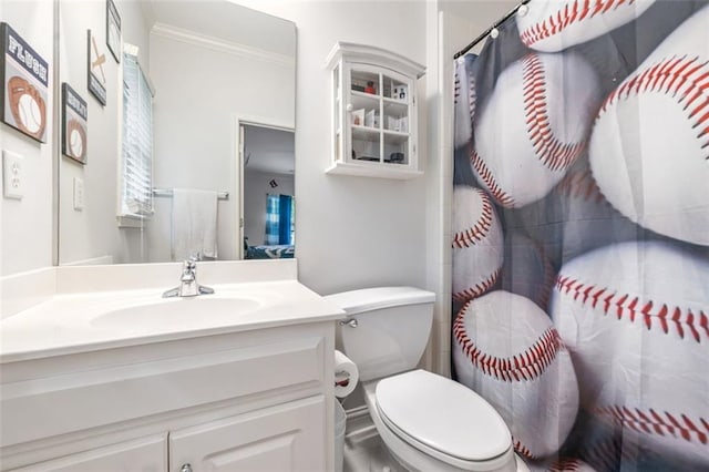 882 Hallbrook Ln, Milton, GA 30004 - bathroom featuring toilet, vanity, ornamental molding, and a shower with curtain