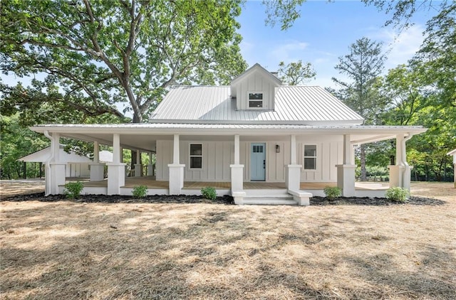 view of front facade featuring covered porch