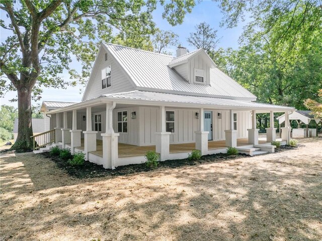 view of front facade featuring covered porch