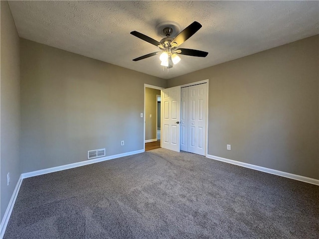 unfurnished bedroom with carpet floors, a textured ceiling, ceiling fan, and a closet