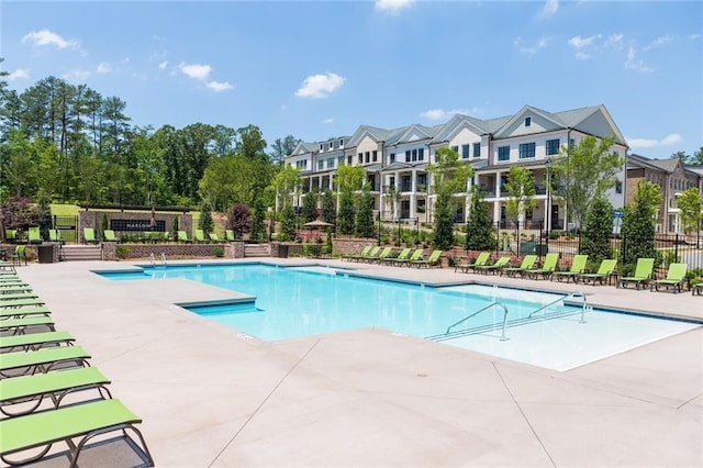 3 Hundley Ln, Roswell, GA 30076 - community pool with a patio area and a residential view