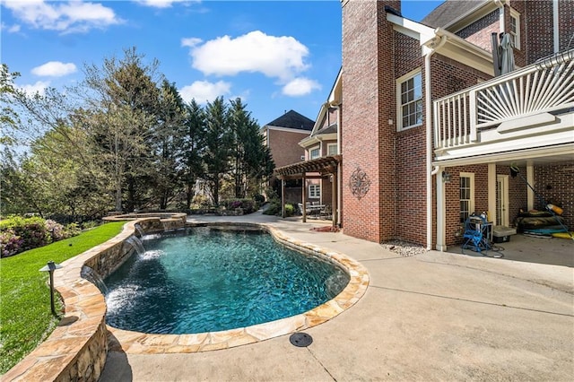 3855 Greenside Ct, Dacula, GA 30019 - view of swimming pool featuring a patio area and a pool with connected hot tub