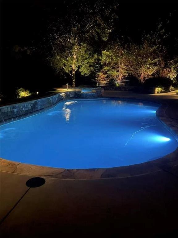 3855 Greenside Ct, Dacula, GA 30019 - view of pool featuring a pool with connected hot tub