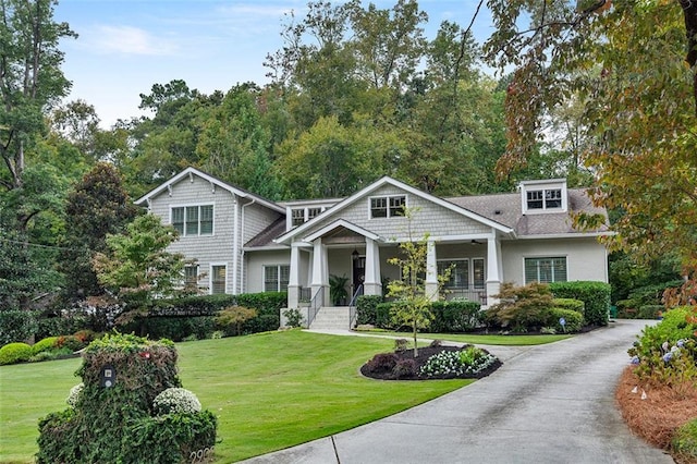 craftsman-style house featuring a front yard and covered porch