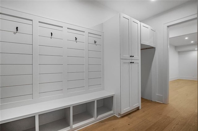 mudroom featuring light wood-type flooring, recessed lighting, and baseboards