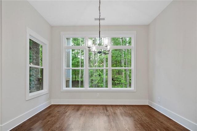 empty room featuring visible vents, plenty of natural light, and baseboards