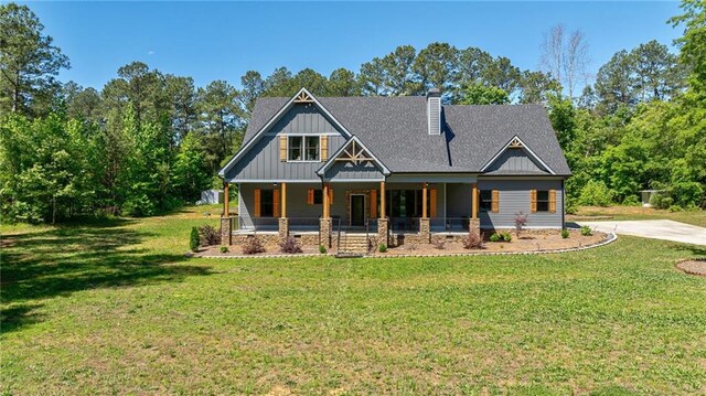 craftsman inspired home featuring a porch and a front lawn