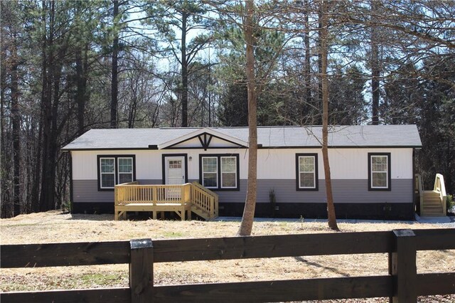 manufactured / mobile home featuring a wooden deck