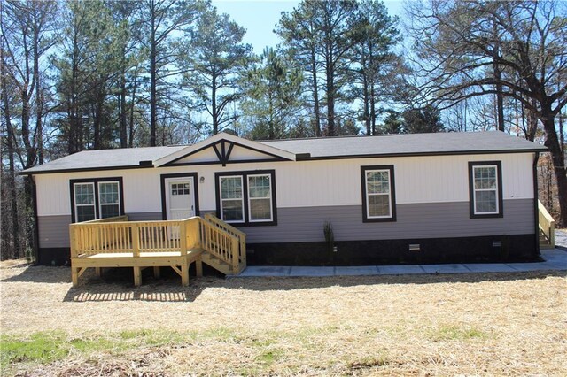 view of front facade featuring a deck