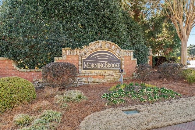 view of community / neighborhood sign