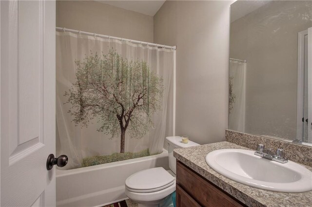 bedroom with ceiling fan and light colored carpet